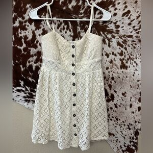 Three Pink Hearts Trixxi- White/Off white Lace Button-Down Dress size Medium